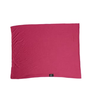 Cuello Infinito Buff confeccionado en viscosa y poliéster, diseñado para combinar suavidad, ligereza y estilo en cualquier ocasión.

Características principales:

- Confeccionado con una mezcla de viscosa y poliéster, que ofrece suavidad al tacto y mayor resistencia.
- Diseño tubular tipo cuello infinito, fácil de usar y combinar.
- Unisex.
- Braga para el cuello elástica.
- Tejido transpirable y de secado rápido, perfecto para uso diario en cualquier época del año.
- Talla única.
- Diseñado para adultos.
- Disponible en una amplia variedad de colores y estampados con el logotipo de Buff que destaca la calidad de la marca.

Una prenda versátil y funcional, perfecta para quienes buscan comodidad y diseño en un solo accesorio.
 Medidas: 53 X 64.3 cm
 Composición: 50% Viscosa, 50% Poliéster
 Cuidados:
- Lavar a máquina máx. a 40ºC.
- Evitar el uso de suavizantes.
- No usar lejía.
- No usar secadora.
- No planchar.