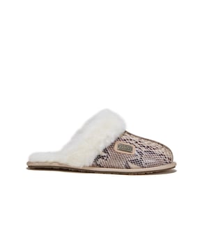 Snake print finish
100% Grade A EcoTan twin face sheepskin
Shearling lining
Rubber sole