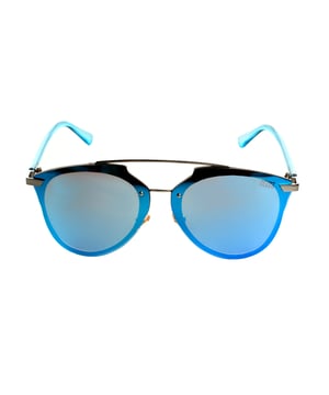 Gafas de sol Must Have unisex con diseño cat eye y montura de metal, perfectas para un estilo elegante y sofisticado.

Las lentes polarizadas con filtro UV 400 bloquean el 100% de los rayos UVA y UVB, reduciendo el deslumbramiento y proporcionando una visión más clara y cómoda.

El diseño incluye el logotipo de la marca grabado en las patillas y discretamente en una de las lentes, resaltando su autenticidad y carácter distintivo. 

Incluyen un paño de limpieza suave para mantener los lentes impecables y un estuche protector para guardarlas de forma segura.

Perfectas para complementar cualquier look, estas gafas son ideales para quienes buscan protección y estilo en una sola pieza.
 Medidas: Alto lente: 53 mm, Ancho lente: 58 mm, Puente: 15 mm, Patillas: 142 mm
 Composición: Metal, Policarbonato
 Cuidados:
- Lavar solo con agua o, si fuese necesario, un jabón suave.
- Secar con el paño suave para evitar rayaduras.
- Evitar el contacto con superficies rigurosas o líquidos abrasivos.