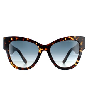 Die Marc Jacobs Cat Eye Womens Dark Havana Blue Gradient MARC 697/S Sonnenbrille ist eine robuste und dennoch glamouröse Brille, die sich mühelos in jedes modische Ensemble integrieren lässt. Die Gläser bieten nicht nur einen hervorragenden UV-Schutz, sondern schaffen auch die perfekte Balance zwischen Stil und Funktionalität. Mit dem ikonischen Marc Jacobs Logo an den Bügeln setzt diese Sonnenbrille ein raffiniertes Statement mit dezenter Eleganz.