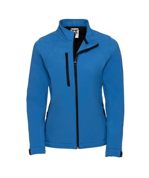 Gewebetechnik: Atmungsaktiv, Widerstandsfähig gegen Regen, Wasserbeständig, winddicht. Außenmaterial (%): 92% Polyester, 8% Elastan. Außenmaterial: gewebter Stoff. Design: Unifarben. Gewebe: 3 Lagen, Performance, Softshell. Kinnschutz, Sturmklappe innen, Reißverschluss-Schutz innen. Passform: Anliegend. Wasserdichtigkeit (mm): 5000 mm. Durchgehender Reißverschluss, Umgekehrter Reißverschluss. Taschenart: Zwei Seitentaschen, 1 Brusttasche, Reißverschluss. Bündchen: anpassbar. Nachhaltigkeit: Amfori-Freigabe, BSCI, Verein für faire Arbeit, Oeko-Tex Standard 100 zertifiziert, WRAP Zertifikat. Futterstoff: Verbunden, Netzmaterial, Micro-Vlies. Saum: Expander-Kordel, Geschwungener Saum, mit Kordelzug, Hinten länger. Geeignet für: Dekoration. Hoch geschnitten. Langärmlig.