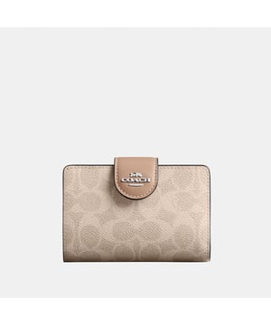 Medium Corner Zip Wallet in Signature Canvas, Seven credit card slots
 Bill compartment
 ID window, Zip coin pocket,  Length: 13.00 cm,  Width: 1.50 cm,  Height: 8.50 cm