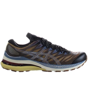 Diseñado por el estudio Kiko Kostadinov, la zapatilla FN3-S Gel-Kayano ™ 28 se inspira en los elementos al aire libre.

La construcción y textura perfecta de la parte superior está influenciada por el aspecto de las zapatillas modernas. También se representa con una paleta de colores energizada que refleja los tonos de temporada que se encuentran en la naturaleza.

Para la entresuela, mantuvimos la tecnología GEL ™ de rendimiento Runner y la amortiguación FF Blast ™ intacta. Esto ayuda a crear un paso más adaptable cuando camina a través de entornos variados.