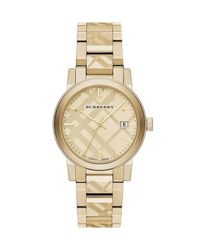 Introducing the epitome of sophistication, the Burberry Watch, model BU9038. This exquisite timepiece features a luxurious gold-tone stainless steel bracelet, and the classic Burberry check pattern is elegantly displayed on the dial. A date function at the 3 o'clock position adds practicality to this Swiss-made watch, ensuring not just style but functionality. It's a beautiful expression of Burberry's iconic British heritage, crafted with precision and care. Water-resistant and durable, it's a perfect blend of fashion and utility for the discerning individual. Specification Details Brand Burberry Model BU9038 Barcode Number 822138044752 Gender Unisex Case Diameter 38 mm Case Material Stainless Steel Case Colour Gold Dial Colour Gold, Check Patterned Band Material Stainless Steel Band Colour Gold Movement Swiss Quartz Water Resistance 5 ATM Features Date Indicator