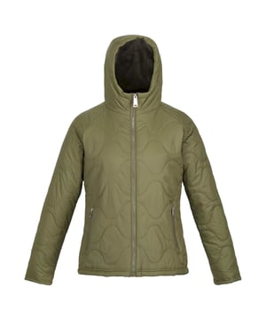 Stof: Cire Finish, Polyamide, Polyester. Voering: imitatiebont. Vulling: Veder-vrij. Ontwerp: Logo, Quilted. Stoftechnologie: DWR afwerking, lichtgewicht. Geïsoleerd. Halslijn: Kapitein. Mouwtype: Met lange mouwen. Eigenschappen van de kap: Gegroeid op de kap. Zakken: 2 onderste zakken, ritssluiting. Bevestiging: Volledige ritssluiting. Zoom: Schokkoordzoom. Duurzaamheid: Gemaakt van gerecycled materiaal.
