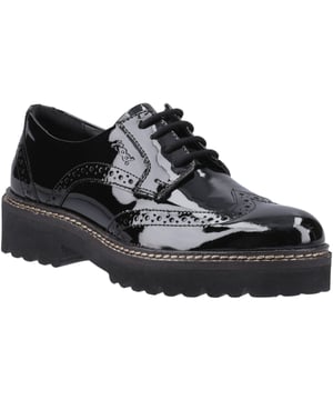 The KORTNEY is a timeless brogue style featuring subtle Pod branding and sleek stitching details. The chunky sole gives an added edge to an otherwise classic style. The style is finished with tonal laces and blind eyelets
