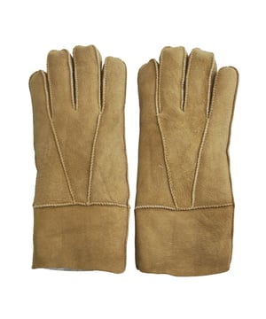 Experimente una calidez lujosa y una elegancia atemporal con los guantes de piel de oveja supersuaves unisex de Infinity. Fabricados con piel de oveja de primera calidad, estos guantes brindan una suavidad y comodidad inigualables, envolviendo sus manos en una calidez acogedora. Los detalles de puntadas refinadas agregan un toque sutil de sofisticación, lo que los convierte en un accesorio versátil para cualquier ocasión. Disponibles en una gama de colores clásicos, estos guantes complementan a la perfección su guardarropa y realzan su estilo. Con múltiples tamaños para elegir, encontrará el ajuste perfecto para máxima comodidad y flexibilidad. Combinando la artesanía tradicional con la funcionalidad moderna, los guantes de piel de oveja supersuaves unisex de Infinity garantizan tanto protección como estilo, para que pueda salir con confianza, sabiendo que está usando los guantes de la mejor calidad. Tamaño y ajuste Estos guantes pueden sentirse ajustados al principio, pero con unas pocas horas de uso, la piel de cordero se estirará naturalmente y se adaptará a su ajuste único.
