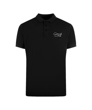 Blijf comfortabel en modieus in dit poloshirt uit de Cavalli-klasse. Kraag, korte mouwen, 100% katoen, normale pasvorm, past op maat zwarte polo