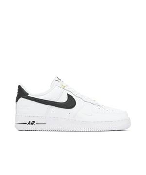 Originally designed as a highly functional basketball shoe, the Nike Air Force 1 40th Anniversary White Black arrives to celebrate the silhouette’s 40th anniversary. Crafted from premium leather, the upper hosts Swoosh branding, gold-tone dubraes and a debossed “40” logo on the ankle. Underfoot cushioning delivers all-day comfort, balanced by breathable perforations on the toe box. Buy and sell the Nike Air Force 1 40th Anniversary White Black with Laced.