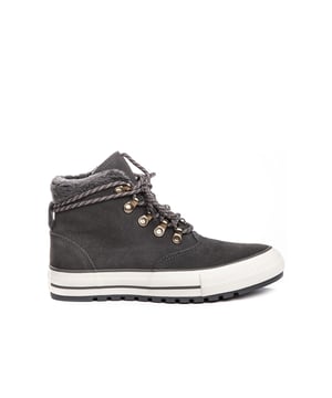 Converse zapatillas en todas las combinaciones de colores. Echa un vistazo a la oferta Converse en Shooos. Puede encontrar más de 300 modelos, incluidos los clásicos. ¡Además de estos, tenemos múltiples modelos Converse únicos y ediciones limitadas! Si busca el Clasic White Converse, o un alto ascenso de cuero de calidad para el invierno o el Autunum? ¡No busque más! Modelos clásicos de Chuck Taylor All Star, One Star o Converse Star Player. En Shooos puede elegir entre precios y ofertas que son las mejores de Europa Central.
