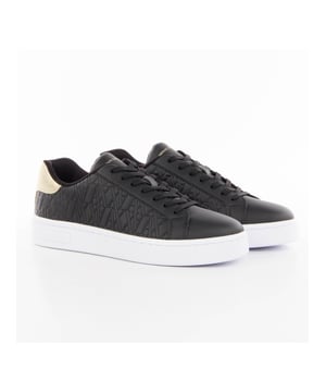 Basket Armani Exchange Geo AX Femme Schwarz Leder. Authentischer Schuh der Marke Armani Exchange - Streetwear/Sportswear-Design von Armani Exchange - Armani Exchange für Frauen, modisch und perfekt für den Alltag - Der schwarze Basket Armani Exchange lässt sich hervorragend mit dem Rest Ihrer Garderobe kombinieren - Bequemes Leder - Klassische Schnürsenkel - Geo AX - Synthetisch