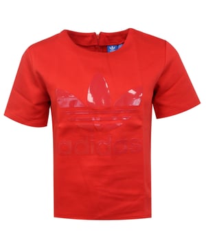 adidas Originals Women Red Trefoil Logo Retro Sweat T-shirt. Retro dames t-shirt geïnspireerd op mode uit de jaren 70.
Afgewerkt in levendig rood, met een hoogglanzend siliconen Trefoil-logo op de voorkant. Gemaakt van een warme zachte polykatoenmix, met een ronde hals, korte mouwen en verborgen ritssluiting in de nek voor een op maat gemaakte afwerking.
74% Katoen, 21% Polyester, 5% Katoen (organisch)