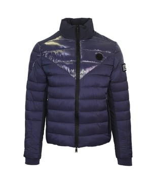 Plein Sport Plain Quilted Navy Blue Jacket. Stay sleek and stylish with the Plein Sport Padded Navy Blue Jacket. The plain design adds a touch of sophistication, while the padded interior ensures warmth and comfort. Perfect for any fashion-forward individual!. Zip Closure Front Pockets, 2 Zip Closure Pockets, Central Zip Closure. Coat, Filling: 100% Polyester, Lining : 100% Polyester. Padded Jacket, Zip Closure. Style: UPPS23Q 85