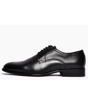 Looking for a shoe that is functional and durable as well as versatile then look no further. The Catesby England Edward shoe is setting the trend this season. Youll find it hard to resist this shoe no matter what the occasion is, whether it's a business meeting or for casual everyday wear. The sleek black finish on the uppers, a comfort flex footbed and a durable, raised rubber heel will provide you with the necessary confidence all day round.
 - Premium leather upper
 - 4 hole lace closure
 - Raised heel
 - Comfort Flex footbed
 - Slim durable rubber outsole