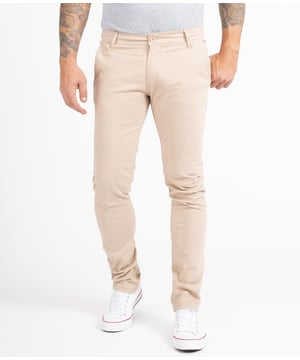 Die Chino Hosen von Indumentum eignen sich ganz ausgezeichnet für legere CasualLooks. Sie bieten eine angenehme Passform und sehen dabei auch noch richtig lässig aus. Beim gemütlichen Stadtbummel, beim Familienausflug oder in der Uni leisten die komfortablen Hosen gute Dienste. Darüber hinaus zeichnen sich die Chinos von Indumentum durch eine erstklassige Verarbeitung und eine hohe Qualität aus.