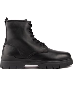 Esta bota HUGO Ryan es una bota resistente de estilo comando que combina un estilo atemporal con detalles cautivadores y seguros. Los ojales metálicos y el sistema de cordones garantizan un ajuste personalizado y seguro. Estas resistentes botas de diseño combinan comodidad con moda, creando una clara declaración de estilo y personalidad.