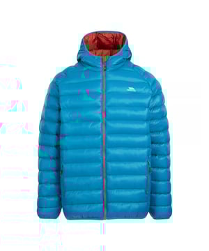 Gewatteerd Vaste capuchon Contrasterende voering en ritsen 2 onderste zakken met rits Bijpassende binding bij capuchon, manchetten en zoom Buitenkant: 100% Polyamide, Voering: 100% Polyester, Vulling: 100% Polyester Trespass Borstomvang Heren (ca.): S - 89-94cm, M - 96.5-101.5cm, L - 104-109cm, XL - 111.5-117cm, XXL - 117-122cm, 3XL - 122-127cm.