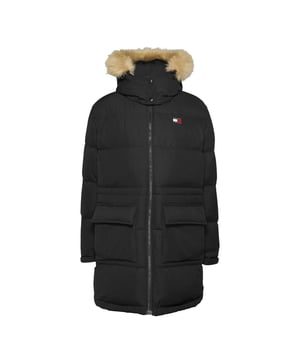 Chaqueta para mujer de la marca Tommy Jeans en color negro. La chaqueta está hecha de poliéster reciclado y tiene un corte regular. En el pecho luce el icónico logo de Tommy.  Marca: Tommy JeansNombre del modelo: Midi Alaska Faux Fur JacketCategoría: chaqueta de mujerMateriales: poliéster reciclado, piel sintéticaColor: negro