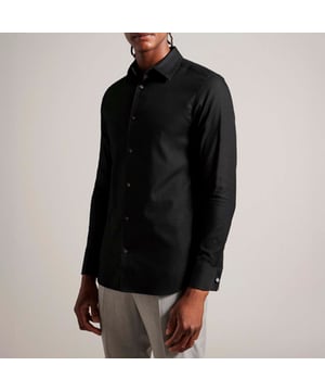 Heren Ted Baker Lecce Long Sleeve Textured Stripe Shirt in BlackLECCE is de belichaming van verheven mode. Subtiele details in de vorm van gestructureerde strepen maakt dit shirt een gemakkelijke go-to voor zakelijke bijeenkomsten en speciale gelegenheden- Button up shirt- Puur katoen- Gestructureerde strepen- Lange mouwen- Klassieke kraag- 100% Katoen.  Machinaal wasbaar - Ref: 271741BLACK