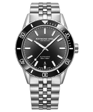 This Raymond Weil Freelancer Analogue Watch for Men is the perfect timepiece to wear or to gift. It's Silver 42 mm Round case combined with the comfortable Silver Leather watch band will ensure you enjoy this stunning timepiece without any compromise. Operated by a high quality Automatic movement and water resistant to 30 bars, your watch will keep ticking. With its unique and special features, the freelancer diver pays tribute to the freedom and independence of RAYMOND WEIL. This Analogue watch has a calendar function: Date , Swiss Made , Luminous Hands , Luminous Numbers and Screw Down Crown High quality 21 cm length and 21 mm width Silver Leather strap with a Fold over with push button clasp Case diameter: 42 mm,case thickness: 12 mm, case colour: Silver and dial colour: Black