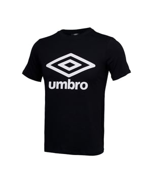 La camiseta de logotipo grande de Umbro Men es un elemento básico clásico y versátil que combina la comodidad y el estilo sin esfuerzo. Diseñado con simplicidad y un enfoque en la calidad, esta camiseta ofrece un aspecto atemporal que es adecuado para varias ocasiones.

Hecho a partir de materiales de alta calidad, esta camiseta asegura una sensación suave y cómoda contra la piel. La tela es duradera y transpirable, lo que permite un flujo de aire óptimo y ventilación, manteniéndolo fresco y cómodo durante todo el día.

Con su diseño limpio y discreto, esta camiseta presenta un gran logotipo de Umbro que se muestra prominentemente en el cofre. El logotipo agrega un toque de sofisticación deportiva y muestra su aprecio por la renombrada marca Umbro.

La camiseta está diseñada con un ajuste regular, que proporciona una silueta cómoda y relajada. Cuenta con mangas cortas y un cuello de la tripulación, creando un aspecto clásico y versátil que combina bien con una variedad de fondos, ya sean jeans, pantalones cortos o corredores.

Ideal para salidas casuales, actividades deportivas o simplemente descansar, la camiseta de logotipo grande de los hombres de Umbro ofrece estilo y comodidad. Su diseño minimalista y su logotipo icónico lo convierten en una adición versátil a su guardarropa, lo que le permite mostrar su afinidad por la calidad y la moda atemporal.

Elija la camiseta de logotipo grande de los hombres de Umbro para su ajuste cómodo, materiales premium y marca icónica. Ya sea que esté llegando al gimnasio, saliendo con amigos o haciendo recados, esta camiseta es una elección confiable que combina sin esfuerzo estilo y comodidad cotidiana.