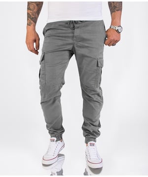 Die Chino Hosen von Rock Creek eignen sich ganz ausgezeichnet für legere Casual-Looks. Sie bieten eine angenehm weite Passform und sehen dabei auch noch richtig lässig aus. Beim gemütlichen Stadtbummel, beim Familienausflug oder in der Uni leisten die komfortablen Hosen gute Dienste. Darüber hinaus zeichnen sich die Chinos von Rock-Creek durch eine erstklassige Verarbeitung und eine hohe Qualität aus.