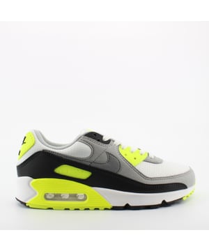 Los Nike Air Max 90 White's White/Green Trainers son una zapatilla de deporte querida con una rica historia y un giro moderno. Estos entrenadores cuentan con una base blanca limpia, acentuada con detalles verdes vibrantes, agregando un toque de color a su conjunto. Con la tecnología de amortiguación de Air Max Signature, estos entrenadores ofrecen un comodidad y apoyo excepcionales, lo que los convierte en una opción para el uso y las actividades cotidianas.

Características clave:

Amortiguación de Air Max: los entrenadores están equipados con la amortiguación de Air Max de Nike en el talón, proporcionando una absorción de choque superior y una sensación cómoda y amortiguada durante el movimiento.

Materiales premium: hechas de materiales de alta calidad, estos entrenadores ofrecen durabilidad y un aspecto lujoso.

Colorway elegante: la combinación de colores blancos y verdes agrega un toque fresco y deportivo a estos entrenadores clásicos, lo que los convierte en una adición llamativa a su colección de zapatillas.

Superior transpirable: los entrenadores cuentan con una parte superior transpirable, asegurando el flujo de aire adecuado y manteniendo los pies frescos durante el uso extendido.

Diseño icónico: la silueta Air Max 90 representa un diseño atemporal e icónico que ha resistido la prueba del tiempo, lo que hace que estos entrenadores sean una elección de moda.

Cierre de cordón: el sistema de cierre de cordones permite un ajuste seguro y personalizado, adaptándose a la forma de su pie.

Estilo versátil: la combinación de colores versátiles de Air Max 90 Entrenadores los hace adecuados para varios atuendos, desde looks deportivos hasta casuales e incluso de ropa de calle.

Pase al estilo y la comodidad con los entrenadores blancos/verdes de Nike Air Max 90 Women. Ya sea que esté haciendo recados, golpeando el gimnasio o simplemente salga con amigos, estos entrenadores elevarán su aspecto mientras proporcionan la legendaria comodidad de Air Max que espera de Nike. Abraza la herencia de Air Max con estas zapatillas elegantes y deportivas.