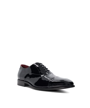 Formal settings call for our Secrecy pair, designed in soft, matte leather. This sophisticated style has a slim silhouette and laces up to fasten. Ideal for the office or special events.