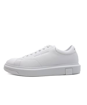 Color: Blanco 00152 Op.White Corte: Piel Interior: Tela y material sintético Suela: Goma Cierre: Cordones Detalles en contraste en el talón Ajuste: Regular Ocasión: Tiempo libre
