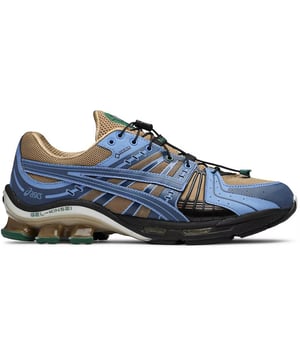 Presentamos el gel Kinsei OG de ASICS revivido, ahora disponible en una exquisita combinación de colores de azul y oro suave, cortesía del estimado colectivo de diseño con sede en Londres.


Abrazando su estética de principios de la década de 2000, este icónico diseño de calzado conserva su suela de paneles gruesas firmes, con un tono verde bosque cautivador. Sin embargo, lo que lo distingue esta vez es la combinación innovadora de materiales de malla, cuero y gore-tex, lo que garantiza un rendimiento y durabilidad óptimos. La intrincada artesanía de las superpuestas, junto con el sistema de cordones de alternancia de vanguardia, otorga a estos zapatos un atractivo verdaderamente futurista y de moda. Con las medidas superiores de malla que proporcionan transpirabilidad y comodidad, las superposiciones de gore-tex y cuero ofrecen una protección mejorada y la incorporación de la tecnología de gel para amortiguación excepcional, estas zapatillas de deporte ofrecen estilo y sustancia. Para completar el diseño, la marca impresa agrega un toque de distinción, mientras que la suela de goma proporciona una excelente tracción para el uso de todo el día.