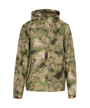 Ideal für Outdoor-Enthusiasten und taktische Experten: Diese Kapuzenjacke besticht durch ihr auffälliges Tarnmuster. Sie verfügt über einen durchgehenden Frontreißverschluss, der von einer Stoffklappe verdeckt wird und mit Druckknöpfen oder Klettverschluss gesichert ist – eine perfekte Kombination aus Stil und Funktionalität. Der hohe Kragen geht nahtlos in die verstellbare Kordelzugkappe über und bietet zusätzlichen Schutz vor den Elementen.  Jacke