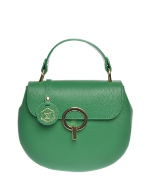 Crossbody tas
100% rundleer
Ritssluiting aan de bovenkant
Metalen gespsluiting aan de voorkant
Intern vak met rits
Afmetingen : 20x23,5x7,5 cm
Handvat: 21cm
Schouderriem: 120 cm verstelbaar