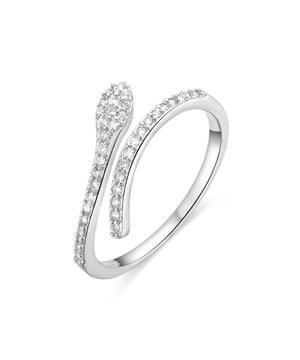 Nudoa ring in glanzende zilverkleurige zirkonia. Basic is het toppunt van verfijnde eenvoud, tijdloze sieraden met vloeiende lijnen en zirkonia voor extra glans. Pretentieloze basissieraden die perfect zijn om elke dag te dragen, maar ook gebruikt kunnen worden voor speciale gelegenheden.