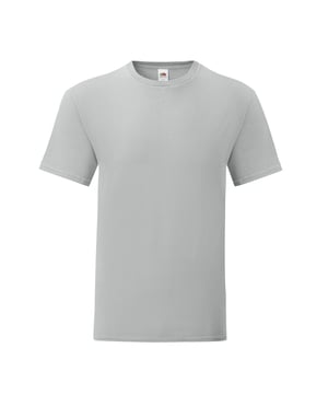100% Ringgesponnene Baumwolle. Gewebe: Single Jersey, Weiche Haptik. Design: Unifarben. Passform: Schmal. Mit Band im Nacken, Abreiß-Etikett. GSM (Gramm pro Quadratmeter): 150. Nachhaltigkeit: Better Cotton Initiative, Oeko-Tex Standard 100 zertifiziert. Rundhalsausschnitt, Kragen ohne Steppung, gerippt, Besatz im gleichem Stoff. Kurzärmlig.