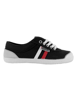 Nuestra zapatilla de lona retro combina comodidad y moda en un solo zapato. Esta zapatilla retro utiliza ideas de los años 90 y crea un universo retro, allí con sus múltiples combinaciones de colores alegra tu estilo diario. Detalles del producto: Cordones regulables para un ajuste adecuado. Disponible en numerosos colores para adaptarse a sus preferencias. Unisex. Zapato ligero. El zapato de cordones de corte bajo permite la rotación y la flexibilidad. Parte superior: lona y ante de vaca. Suela: RB. Si estás entre dos tallas, te recomendamos que elijas la más grande. Se recomienda no lavar el zapato.