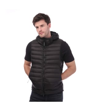 Mens C.P. Company D.D. Shell Goggle Down Vest in black.- Adjustable Goggle hood.- Two-way full zip fastening.- Side zip pockets.- Regular fit.- 100% Polyamide.- Ref: 17CMOW074A999