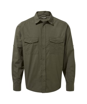 65% Polyester, 35% Baumwolle. Muster: Einfarbig. Taschen: 2 Brusttaschen, 1 Reißverschlusstasche. Verschluss: Button-Down. Ausschnitt: Kragen. Ärmel-Typ: Lang-Ärmel. Stoff-Technologie: Nicht-Eisen, NosiDefence, Solarshield, Sonnenschutz. Recycelte Materialien. Sonnenschutz-Bewertung: UPF 40+. Länge: 31in.