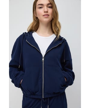 Nomatter-What bietet eine Kollektion für starke, einzigartige und stilbewusste Frauen. Hochwertige Stoffe und moderne Designs vereinen Komfort und Eleganz für jeden Anlass. Ob Alltag oder besondere Events – unsere Liebe zum Detail macht den Unterschied. Entdecken Sie zeitlose Ästhetik mit femininen Akzenten und heben Sie Ihren Stil auf ein neues Level. Mit "Nomatter-What" finden Sie die perfekte Kombination aus Ausdrucksstärke und Eleganz.