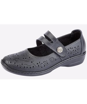 Be sure to get a chic stylish look for any casual or dress attire with these on trend Ravalshoes from Boulevard. Designed with a premium leather upper, durable rubber outsole and perferations to ensure to stay cool and also have long lasting durable wear.
- Leather upper
- Touch fastening closure
- Cushioned footbed
- Durable rubber outsole