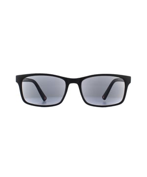 Montana Sunreaders MR73S Zwart Grijze Leesbril +1.50 heeft een standaard zonnebril getinte lens, maar met verschillende sterktes van lenzen om ze tot leeszonnebrillen te maken. Kies je leesvoorschrift om een zonnebril te verkrijgen waarmee je nog steeds je boek op de ligstoel kunt lezen!