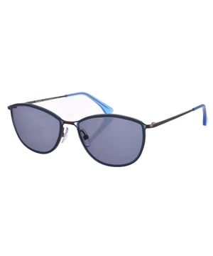 Gafas de sol Zen con montura de acetato y metal.
Color Azul-plateado
Forma cat eye.
Lentes de color Gris
Patillas de acetato y metal.
100% Protección UV. 
Incluye una funda neutra de tela.

Medidas  Alto lente: 47 mm
Ancho lente: 52 mm.
Puente: 18 mm.
Patillas: 140 mm.


Limpieza y manutención:
-Limpiar las gafas con agua y jabón (neutro).
- No utilice paños sucios o abrasivos, que puedan alterar las características de los filtros.
- Utilice solo accesorios y repuestos originales.