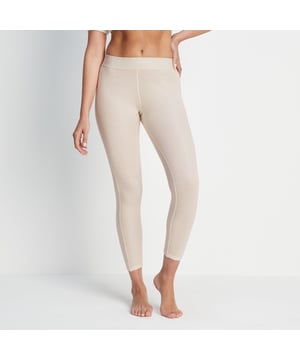Perfect for keeping warm and comfortable in cold conditions, our Meru womens base layer leggings are a great choice for skiers, snowboarders and hikers. Made using our super soft Cashmere Touch fabric, our women's Meru leggings are extra soft inside and out. Along with their silky soft feel, these leggings are also designed to be quick wicking, odour resistant, and anti-chafe, so even when you're working up a sweat you can count on Meru to keep you comfortable. Stylish and sleek, our Meru leggings can be worn with the rest of our outdoor kit or easily paired with our crew neck and roll-neck options in the wider Meru collection.