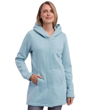 Entdecke die elegante 'NETTIE' Sweatjacke von Ragwear - ein vielseitiges Kleidungsstück, das in keinem Kleiderschrank fehlen sollte. Diese Jacke besticht durch ihre schlichte Eleganz und ist mit einer Kapuze, einem praktischen Reißverschluss und Seitentaschen ausgestattet. Ihr unifarbenes Design und der leicht taillierte Schnitt schmeicheln jeder Figur, während der sanft abgerundete Saum und der Kurzmantel-Look für einen Hauch von Raffinesse sorgen. Ob als lässige Überwurfjacke oder als stilvolles Statement-Piece - die 'NETTIE' Sweatjacke ist die perfekte Wahl für jede Gelegenheit.