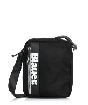 100% Polyester; Breite: 5cm, Höhe: 27cmBlauer Tasche; Modell: BLBO00891T; Hochwertige Verarbeitung; Hauptfach mit Reißverschluss; Kleine Vordertasche mit Reißverschluss; Zwei kleine Innentaschen mit Reißverschluss, kleine Tasche auf der Rückseite; Verstellbarer Schultergurt; Maße (cm): 22 x 27 x 5; Blauer Logo-Details