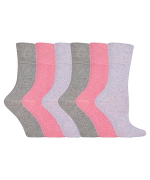 Met een speciaal ontworpen honingraat-bovenkant zijn Sokkenhop zachte Gentle Grip®-sokken comfortabeler gemaakt voor alle dragers, maar vooral als u last heeft van problemen met de bloedsomloop of gezwollen benen, enkels en voeten. Deze collectie ontwerpen ziet er net zo goed uit als ze voelen, gemaakt van zacht, comfortabel katoenrijk garen. houd je voeten geurvrij met platte naden voor extra draagbaarheid Alle SockShop Gentle Grip®-sokken zijn gemaakt om je benen te verzorgen, ze vormen zich comfortabel naar hun natuurlijke contouren zonder een van die lelijke, irriterende en jeukende vernauwingsringen achter te laten . Dit zijn echt de sokken voor iedereen die niet van strakke bovenkants houdt. Gentle Grip bovenkants die niet naar beneden vallen bij slijtage en ook ideaal zijn voor diabetischei!