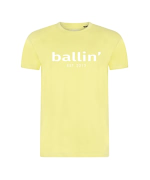 Camiseta de hombre de la marca Ballin Est. 2013. Estas camisetas de Ballin Est. 2013 están hechas de 100% algodón orgánico, y tienen un ajuste Regular. Se trata de un corte ligeramente más estrecho. El suave algodón proporciona una gran comodidad.  Marca: Ballin Est. 2013Nombre del modelo: Regular Fit ShirtCategoría: camiseta de hombreMateriales: algodón orgánicoColor: amarillo