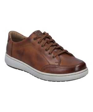 Deze sneaker is gemaakt van fijn nappaleder en is daardoor bijzonder stevig. Het vetersluiting zorgt voor een goede grip en een gemakkelijke instap in de schoen. Het David 03-model is uitgerust met een uitneembare voetbed. Het Strobel-fabricagemethode zorgt voor het gebruik van eigen inlegzolen mogelijk. Met de H-schoen breedte, biedt de sneaker David 03 de voet meer ruimte. Waar je ook heen gaat, geniet met gemak van je pad.