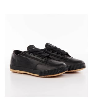 Basket Feiyue Leder B Garçon Schwarz Synthetik. Authentischer Schuh der Marke Feiyue - Streetwear/Sportswear Design von Feiyue - Feiyue für modebewusste Jungen, perfekt für den Alltag - Der schwarze Feiyue Basket passt perfekt zu Ihrer Garderobe - bequeme Synthetikmaterialien - klassische Schnürsenkel - Leder B - Synthetik.