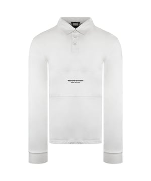 Polo de rugby para hombre Zurich de Weekend Offender: un complemento deportivo y elegante para tu vestuario informal. Conocido por su estética streetwear contemporánea, Weekend Offender presenta el polo Zurich Rugby, que combina la moda urbana con elementos de inspiración atlética.

Características principales:

 Diseño de polo de rugby:  El polo Zurich adopta probablemente un diseño clásico de polo de rugby, caracterizado por su estética deportiva y preppy. Busque rasgos distintivos como un cuello en contraste, una tapeta abotonada y, posiblemente, rayas llamativas.

 Tejido cómodo:  Confeccionado con un tejido cómodo y de alta calidad, el polo ofrece un tacto suave y transpirable. Es probable que el material proporcione comodidad durante todo el día, por lo que es adecuado para diversas ocasiones informales.

 Cuello en contraste y tapeta abotonada:  Una característica clave de los polos de rugby es el cuello en contraste y la tapeta abotonada. El polo Zurich puede presentar estos elementos, añadiendo un toque de sofisticación al diseño.

 Detalles del logotipo:  Weekend Offender suele incorporar detalles de marca en sus prendas. Busca detalles sutiles del logotipo de Weekend Offender, que pueden estar bordados o impresos en el pecho, la manga o el cuello del polo.

 Ideal para ropa informal:  La ropa de Weekend Offender suele estar orientada a la ropa informal. El Zurich Rugby Polo Shirt es adecuado para diversos entornos informales, ofreciendo una opción relajada pero con estilo para su guardarropa.