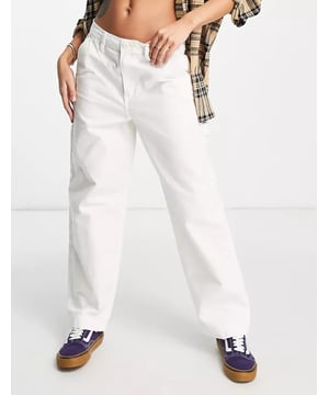 High rise fit straight legs. Carpenter style pockets. Logo patch at back